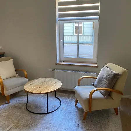 Apartment Vanalinna Kuelje All, Vaerskelt Renoveeritud Korter