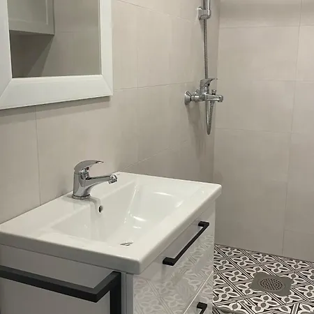 Vanalinna Kuelje All, Vaerskelt Renoveeritud Korter * Tallinn