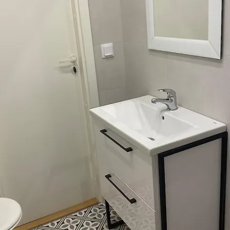 Apartment Vanalinna Kuelje All, Vaerskelt Renoveeritud Korter