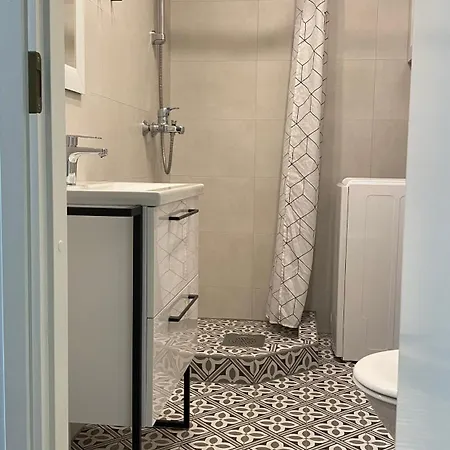 Apartment Vanalinna Kuelje All, Vaerskelt Renoveeritud Korter